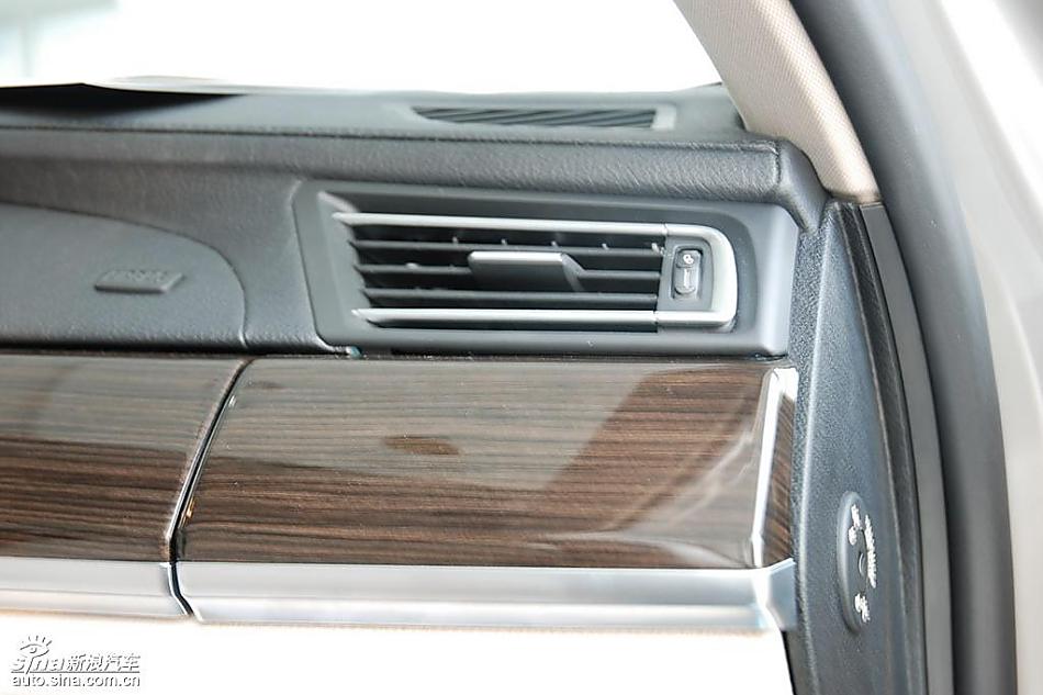 宝马新7系到店内饰实拍图