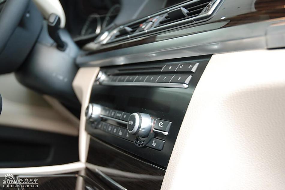 宝马新7系到店内饰实拍图