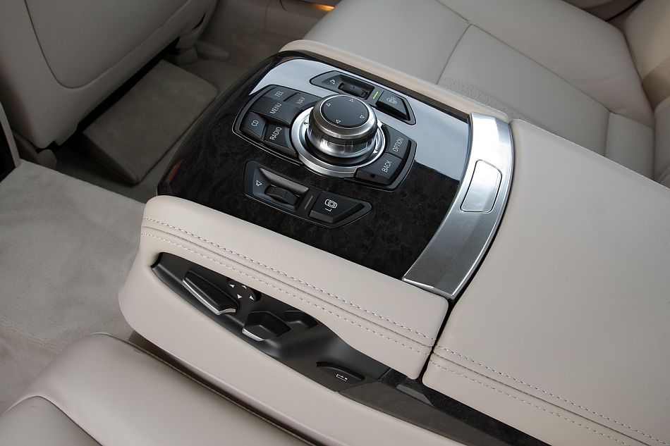 宝马全新一代750Li