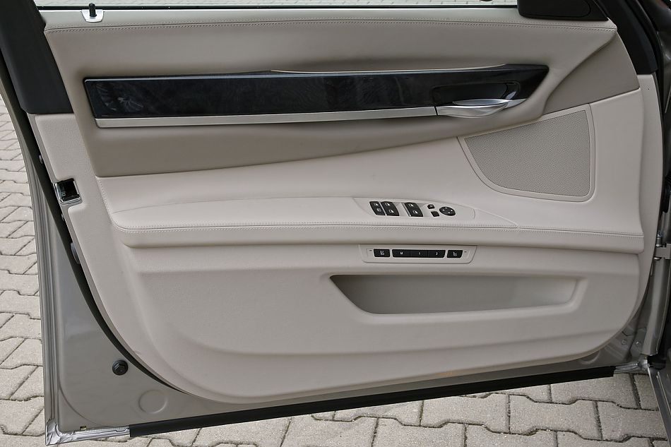 宝马全新一代750Li