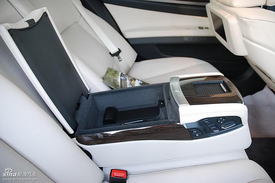 宝马新7系到店内饰实拍图