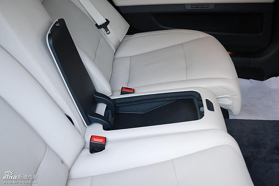 宝马新7系到店内饰实拍图