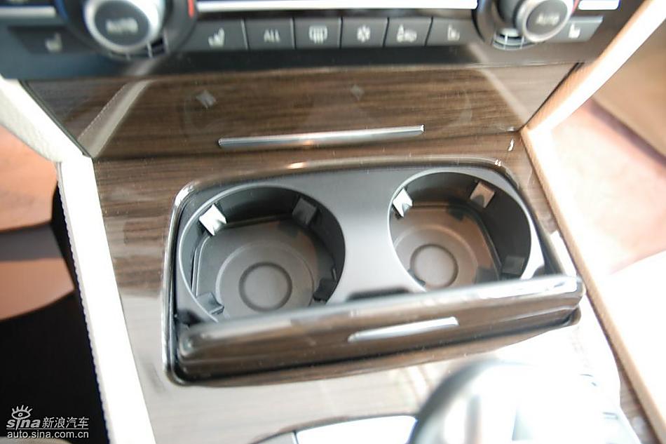 宝马新7系到店内饰实拍图