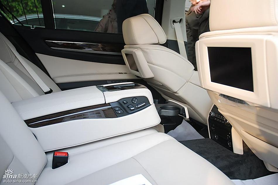 宝马新7系到店内饰实拍图
