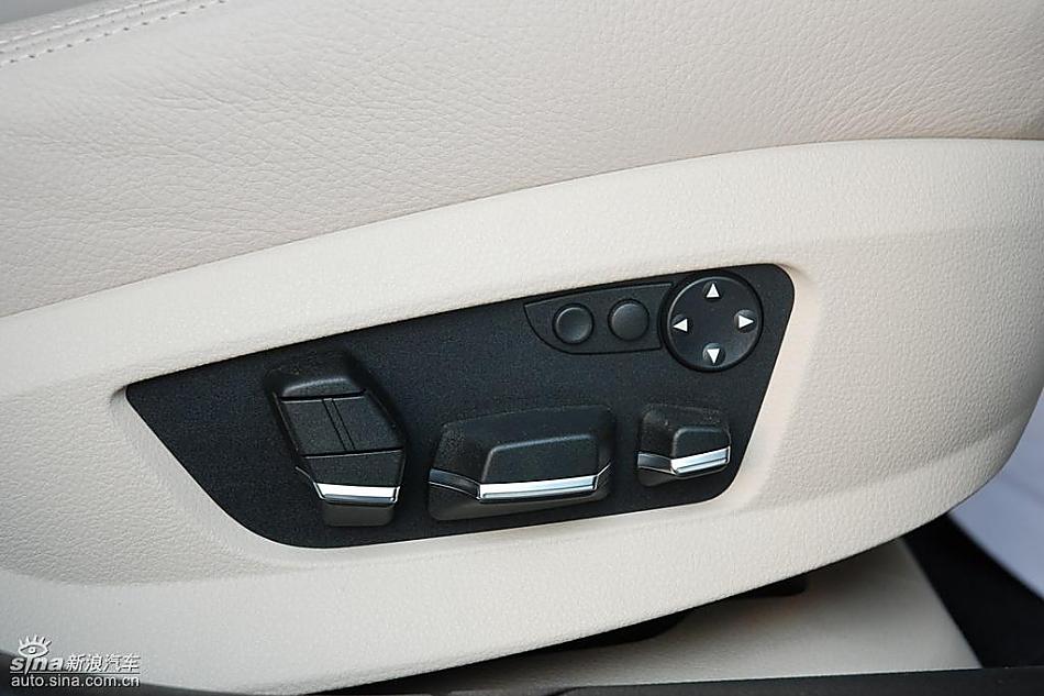 宝马新7系到店内饰实拍图