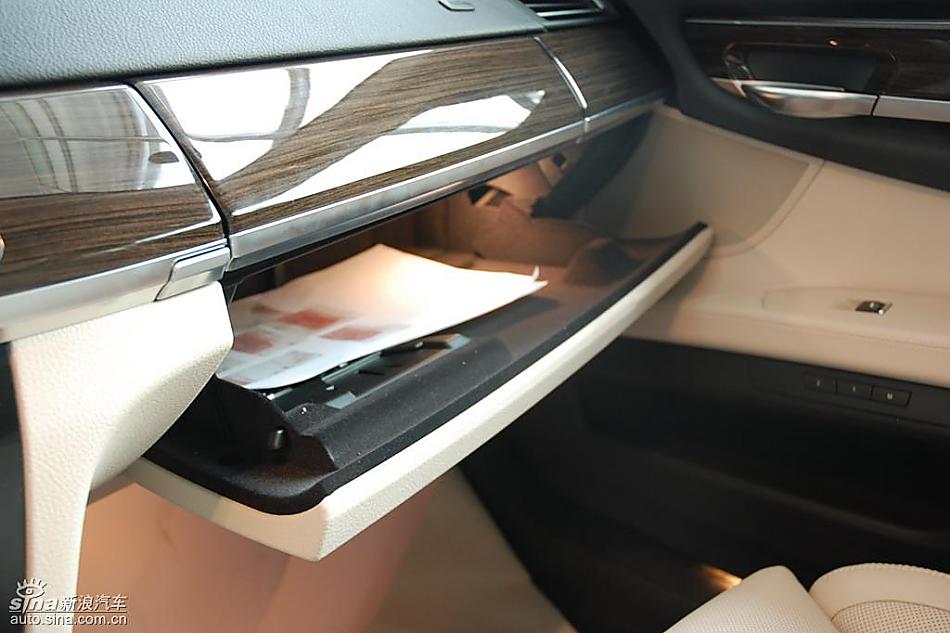 宝马新7系到店内饰实拍图