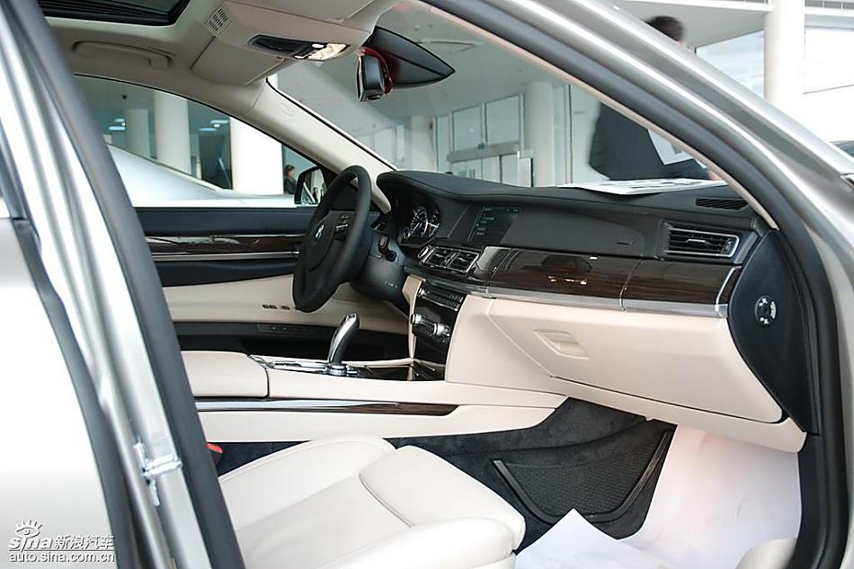 宝马新7系到店内饰实拍图