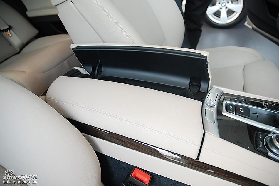 宝马新7系到店内饰实拍图