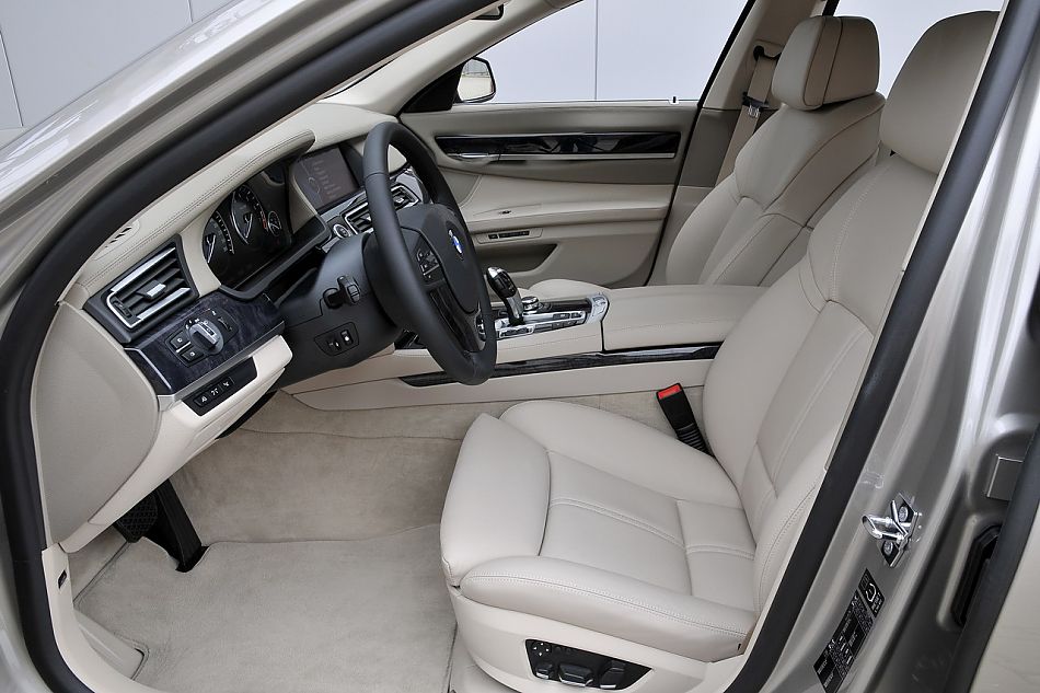 宝马全新一代750Li