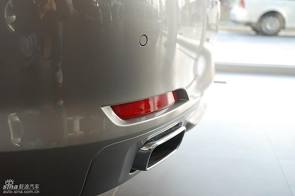 宝马新7系到店外观实拍图