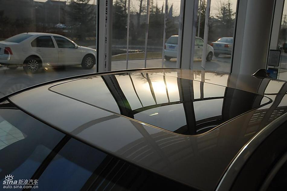 宝马新7系到店外观实拍图