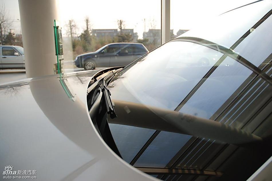 宝马新7系到店外观实拍图