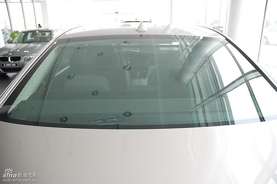 宝马新7系到店外观实拍图