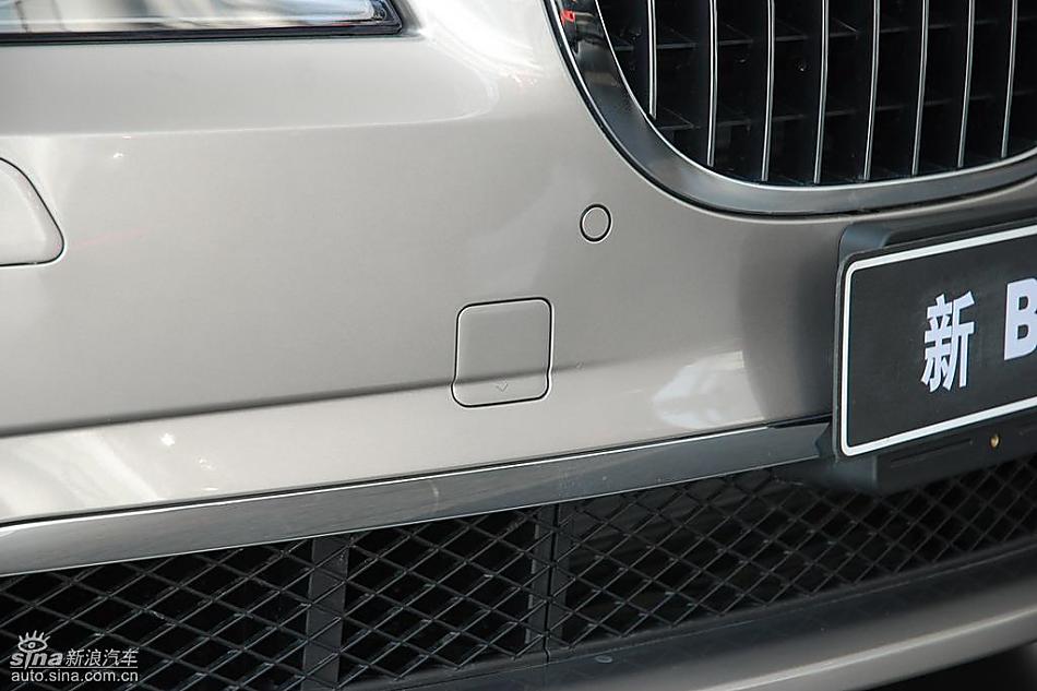 宝马新7系到店外观实拍图