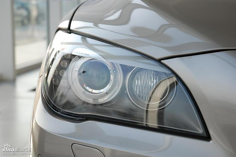 宝马新7系到店外观实拍图