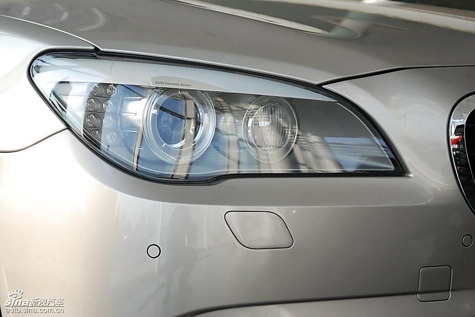 宝马新7系到店外观实拍图