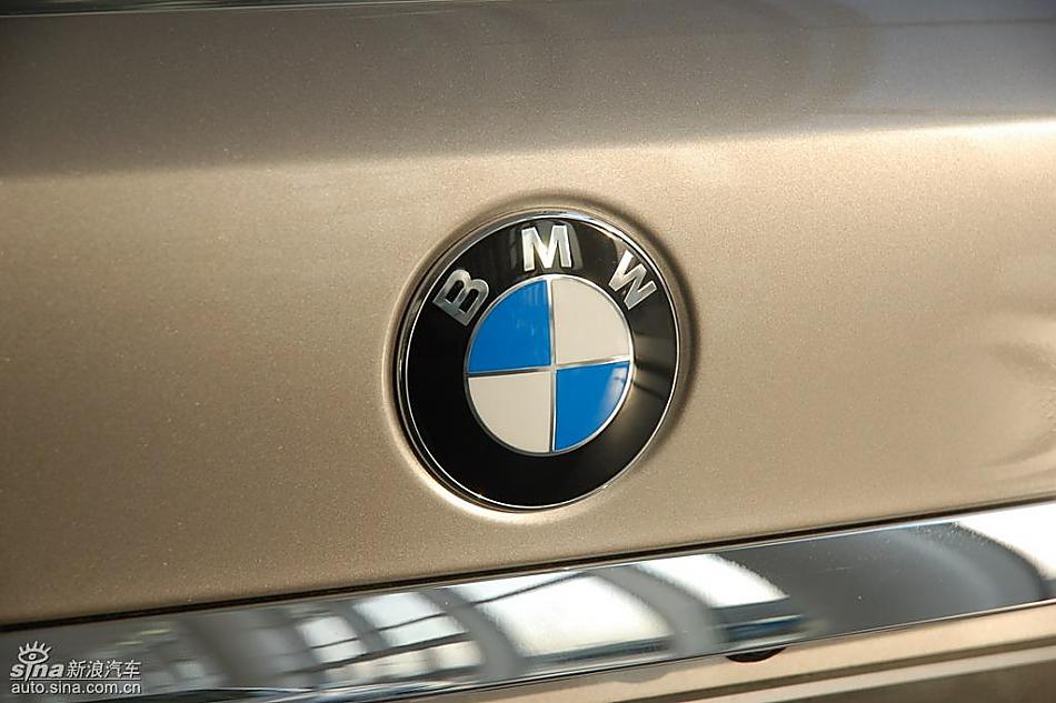 宝马新7系到店外观实拍图