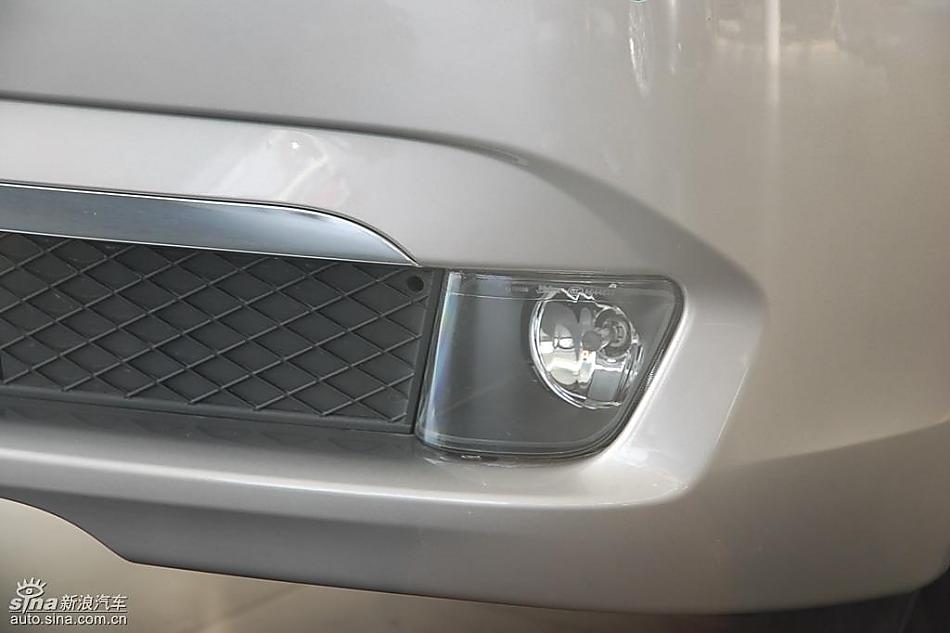 宝马新7系到店外观实拍图