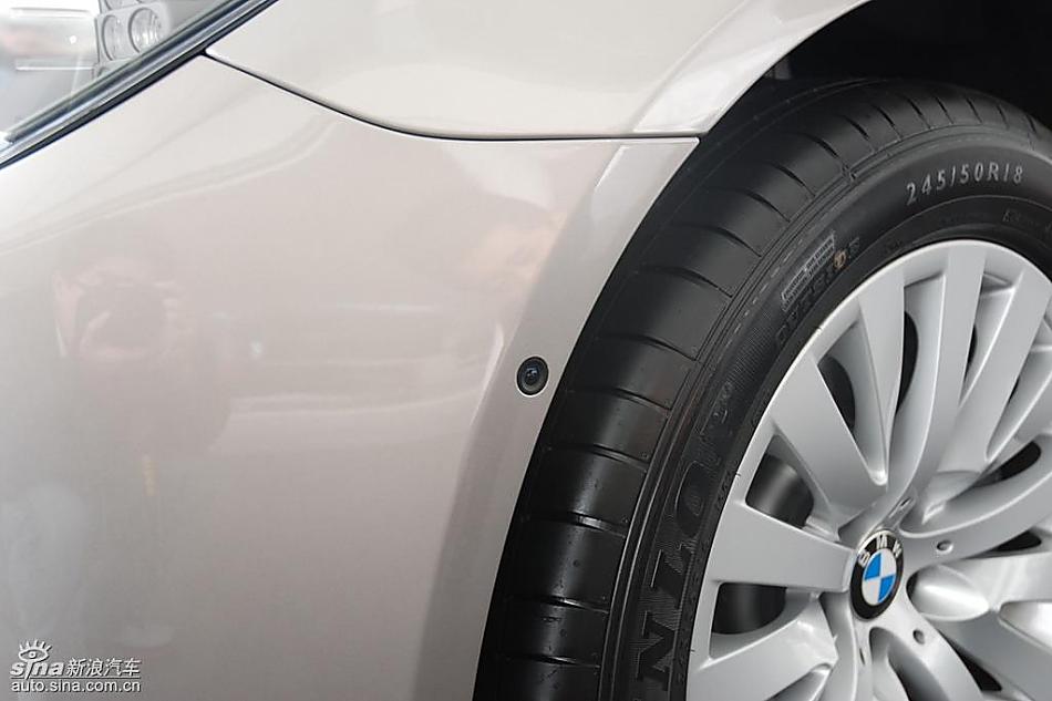 宝马新7系到店外观实拍图