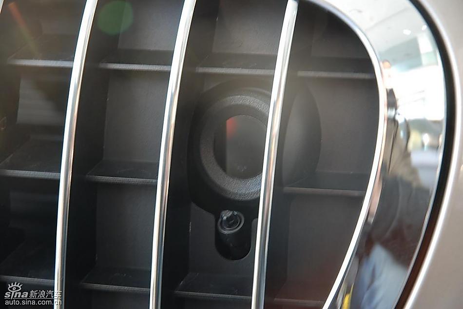 宝马新7系到店外观实拍图