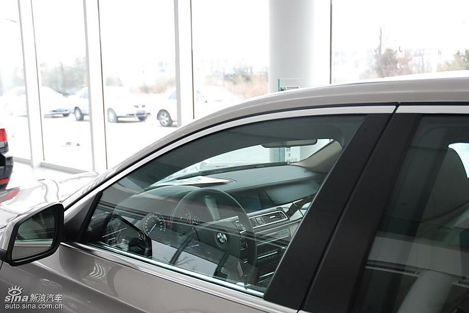 宝马新7系到店外观实拍图