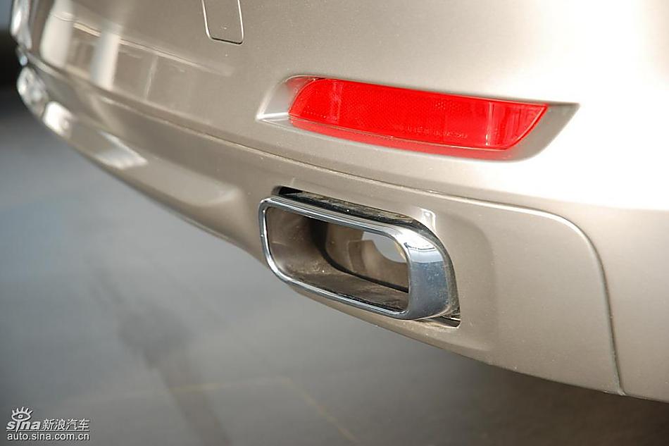 宝马新7系到店外观实拍图