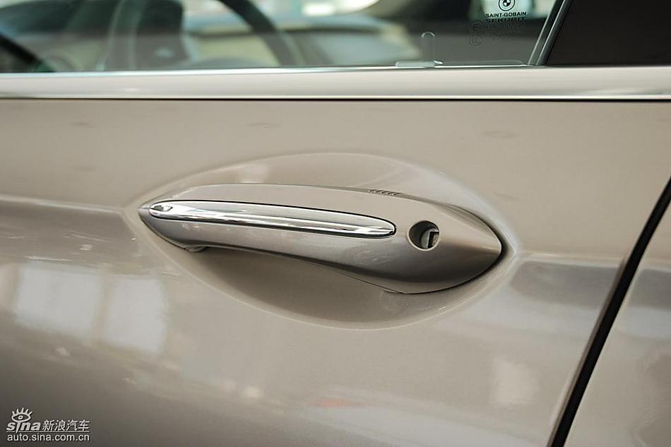 宝马新7系到店外观实拍图