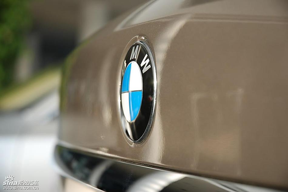 宝马新7系到店外观实拍图