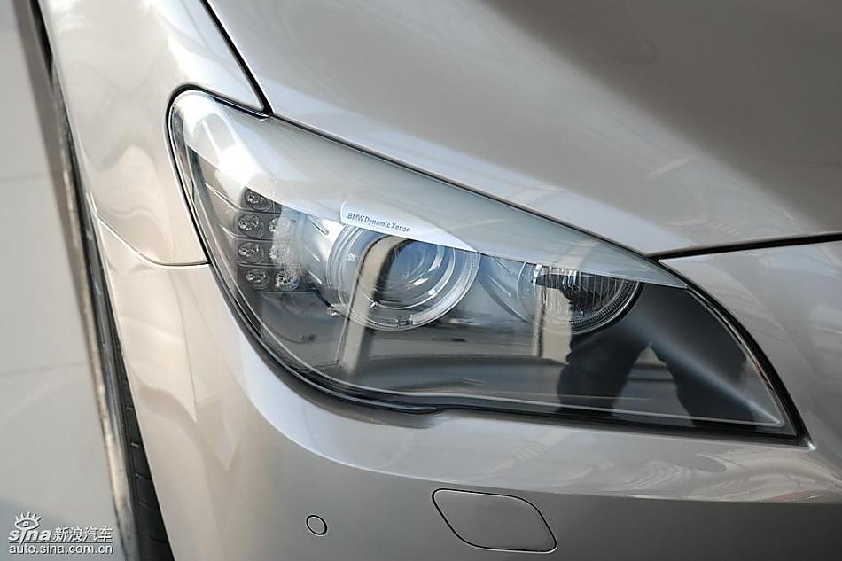 宝马新7系到店外观实拍图