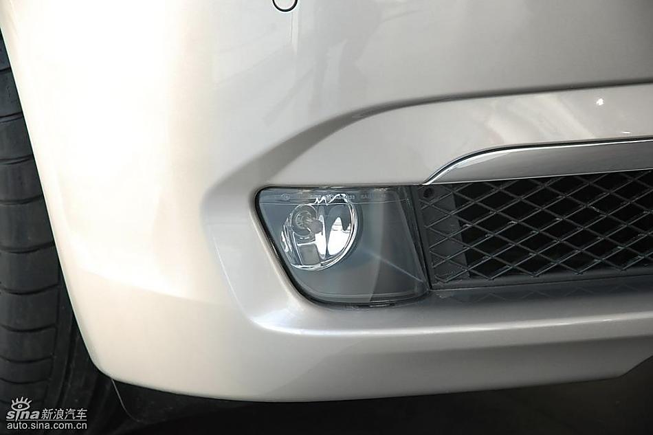 宝马新7系到店外观实拍图