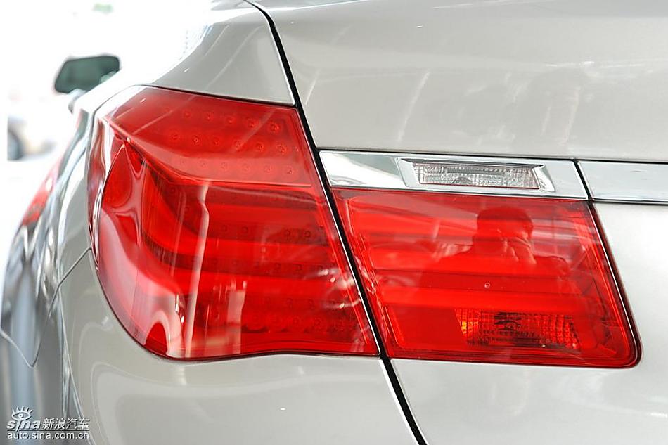 宝马新7系到店外观实拍图