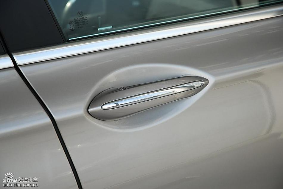 宝马新7系到店外观实拍图