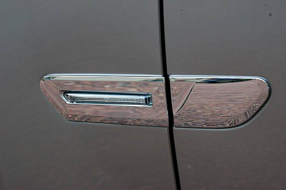 全新宝马7系外观细节