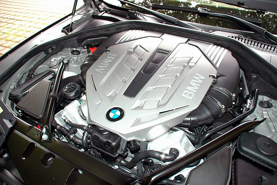 全新750Li发动机