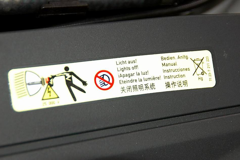 全新750Li警示标志