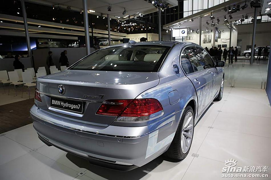 宝马氢动7系