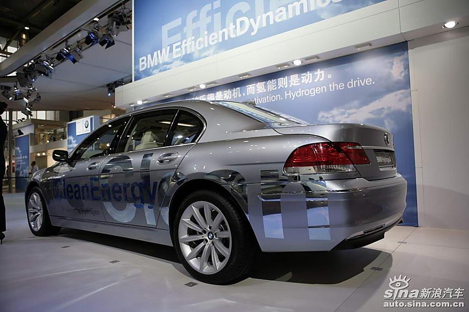 宝马氢动7系