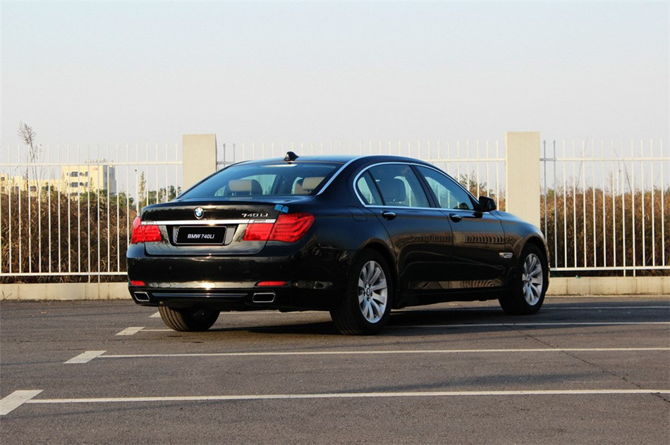 2013款 740Li 3.0T AT 领先型 外观