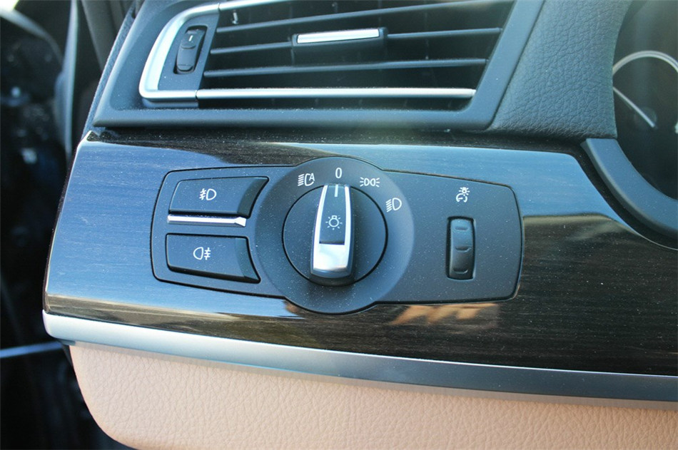 2013款 740Li 3.0T AT 领先型 内饰