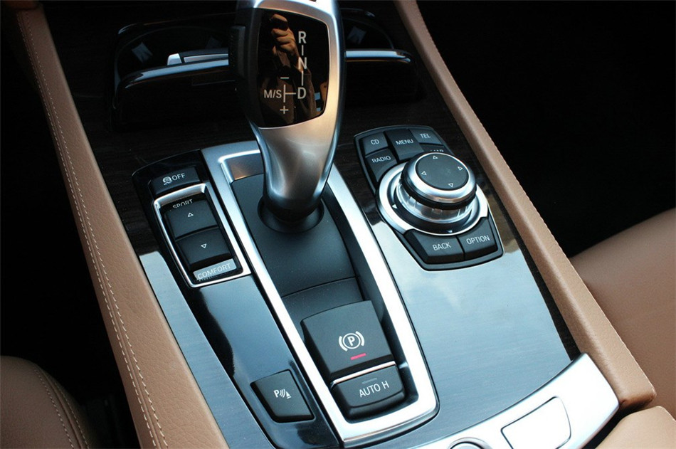 2013款 740Li 3.0T AT 领先型 内饰