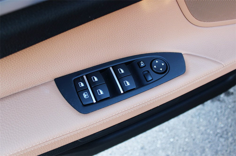 2013款 740Li 3.0T AT 领先型 座椅空间