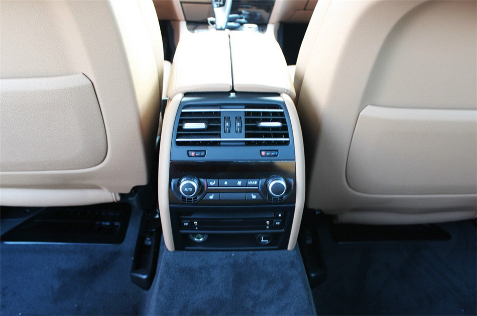 2013款 740Li 3.0T AT 领先型 座椅空间