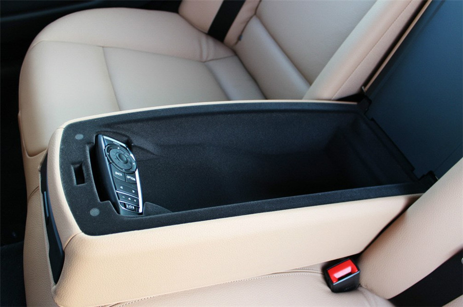 2013款 740Li 3.0T AT 领先型 座椅空间