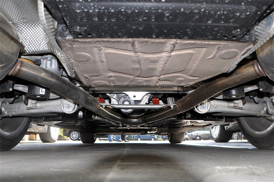 2013款 740Li 3.0T AT 领先型 引擎底盘