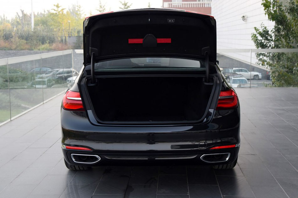 2016款 750Li xDrive四座版 座椅空间