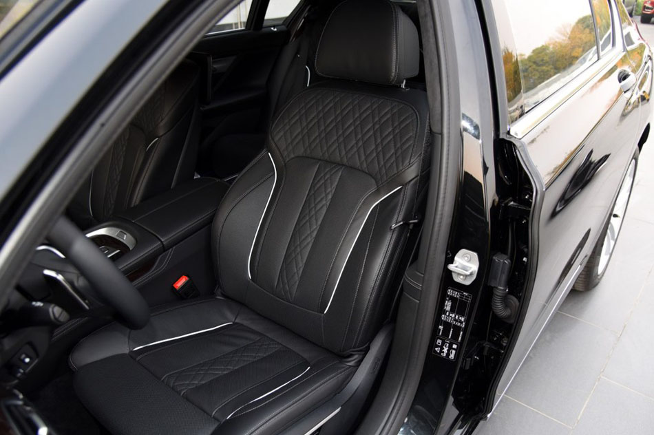 2016款 750Li xDrive四座版 座椅空间