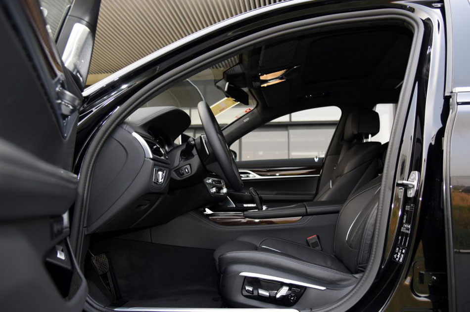 2016款 750Li xDrive四座版 座椅空间