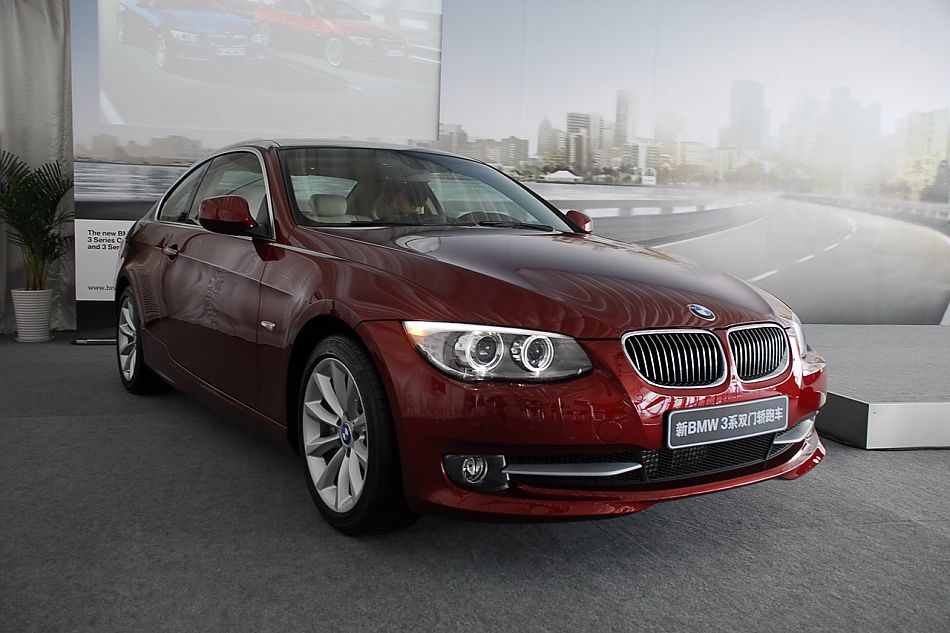进口宝马3系双门轿跑车与双门敞篷车