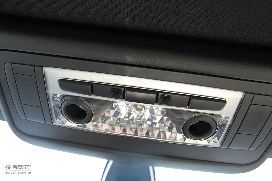 宝马330i敞篷轿跑车