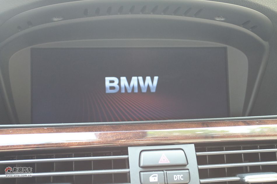 宝马330i敞篷轿跑车